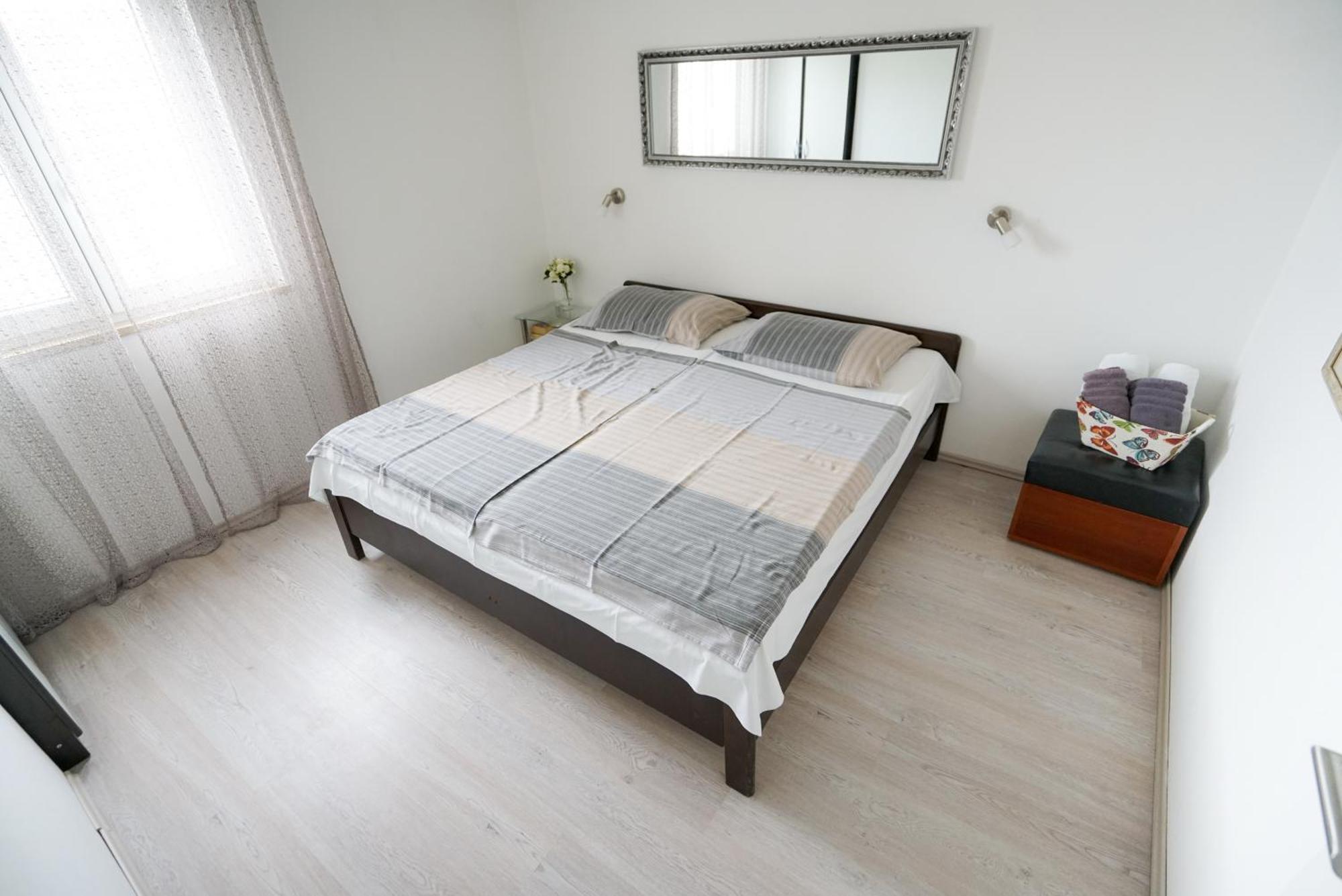 Apartments Osljak Preko Ngoại thất bức ảnh