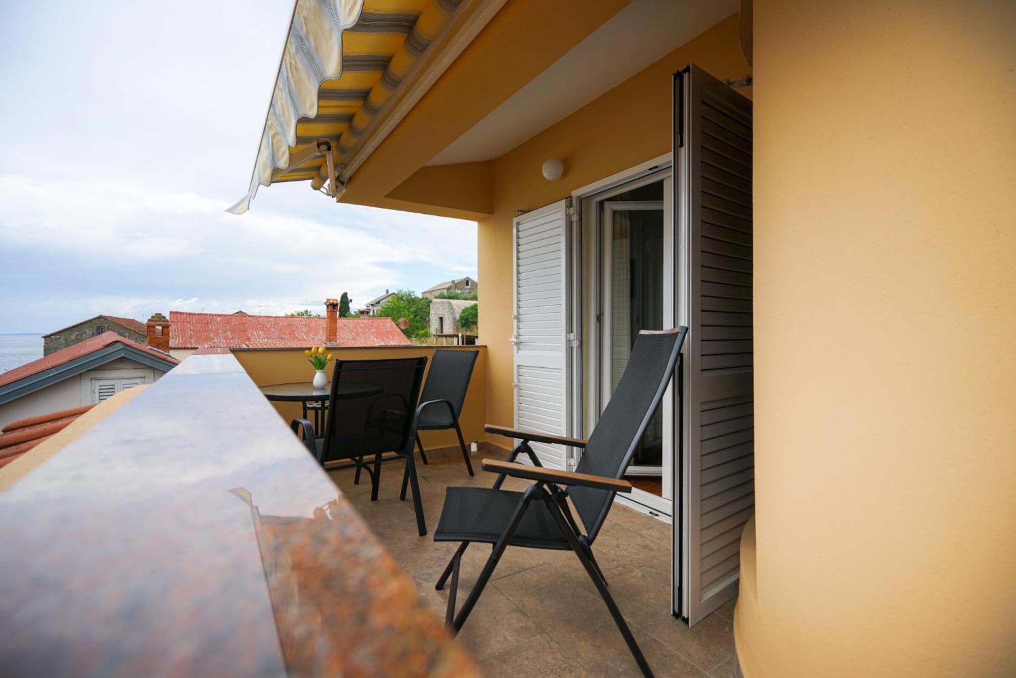 Apartments Osljak Preko Ngoại thất bức ảnh