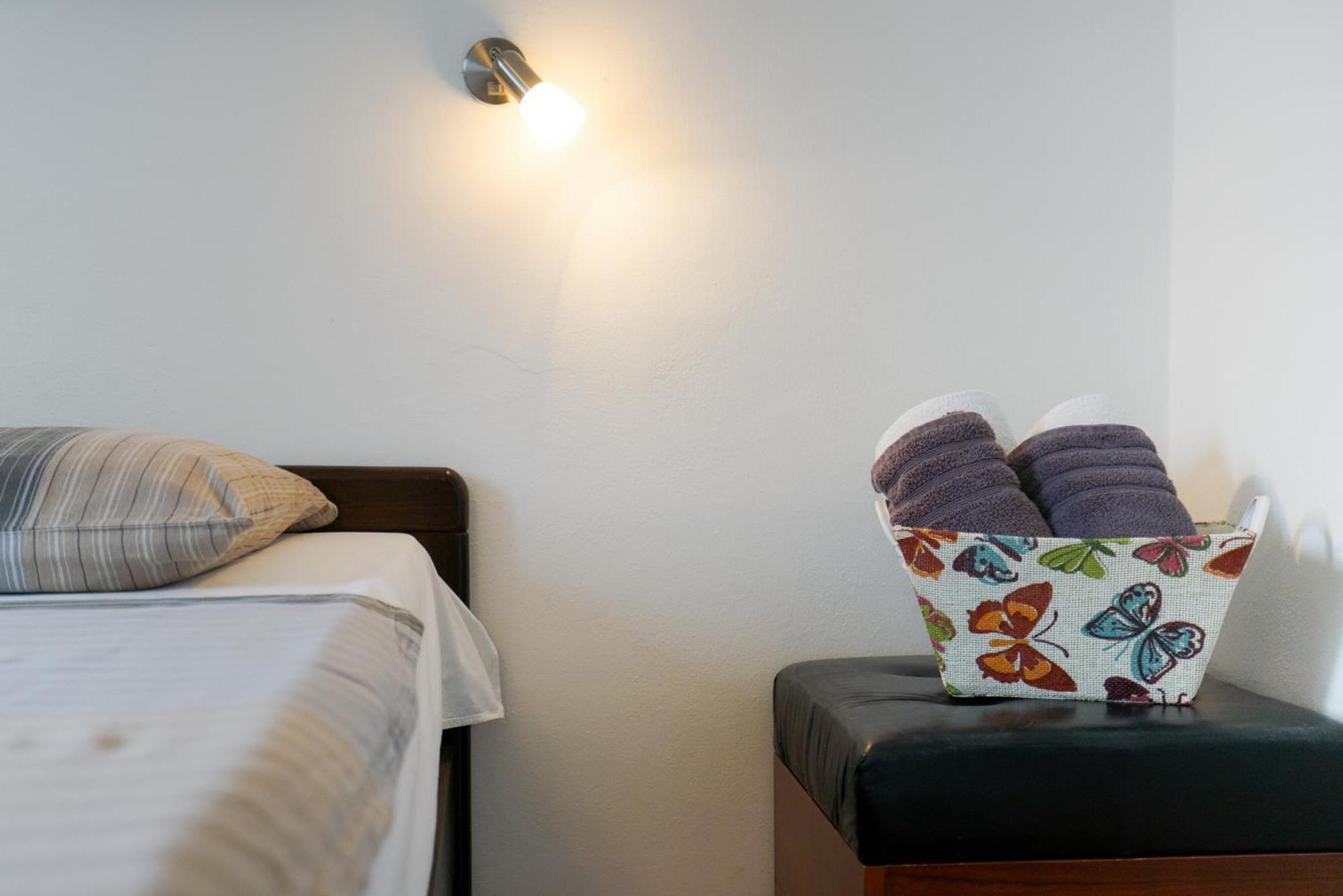 Apartments Osljak Preko Ngoại thất bức ảnh