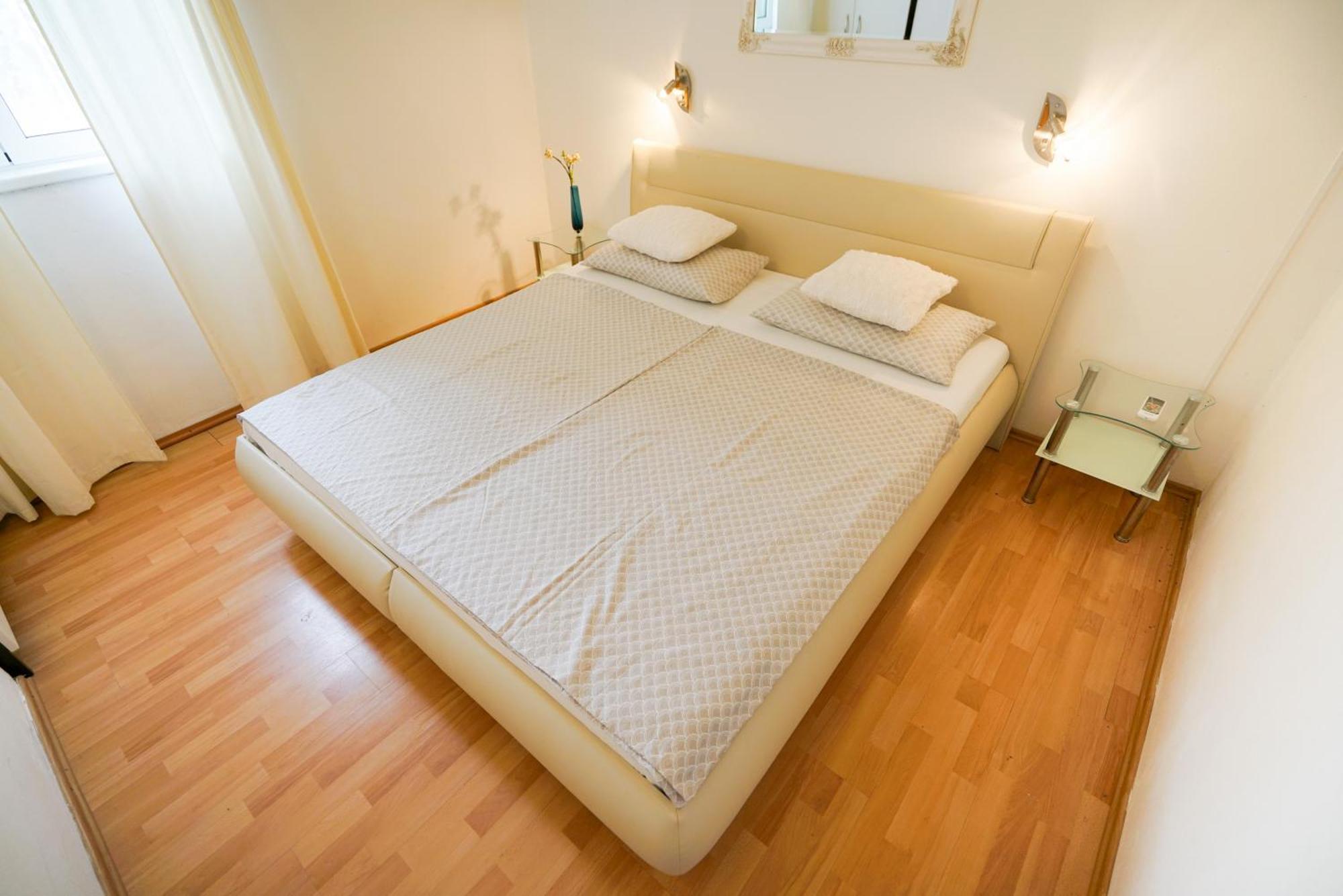 Apartments Osljak Preko Ngoại thất bức ảnh